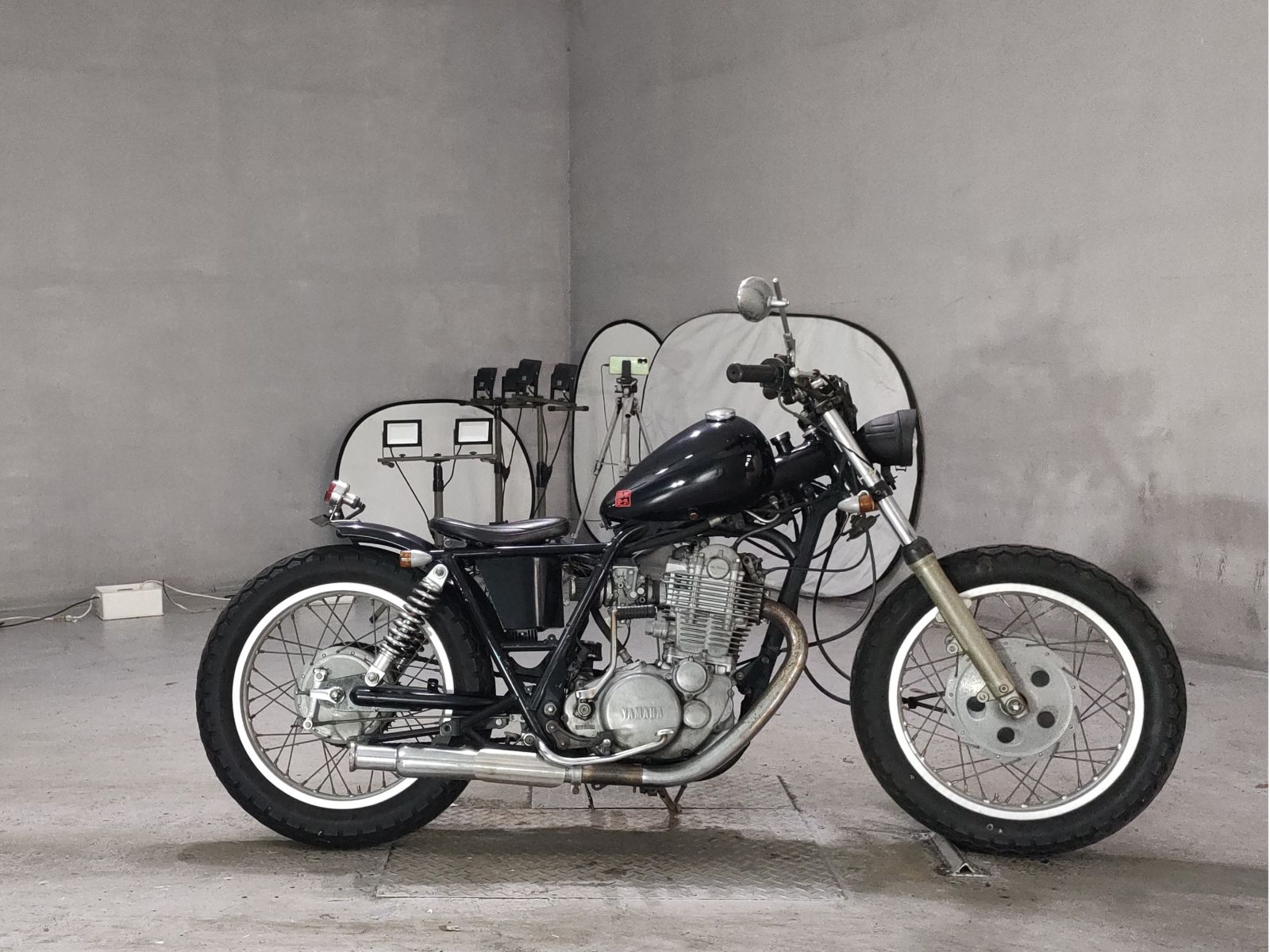 Yamaha SR400-1