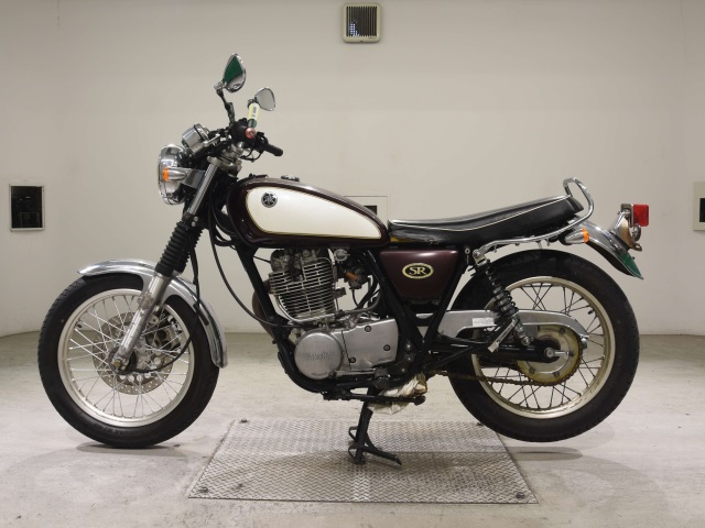 Yamaha SR400-3