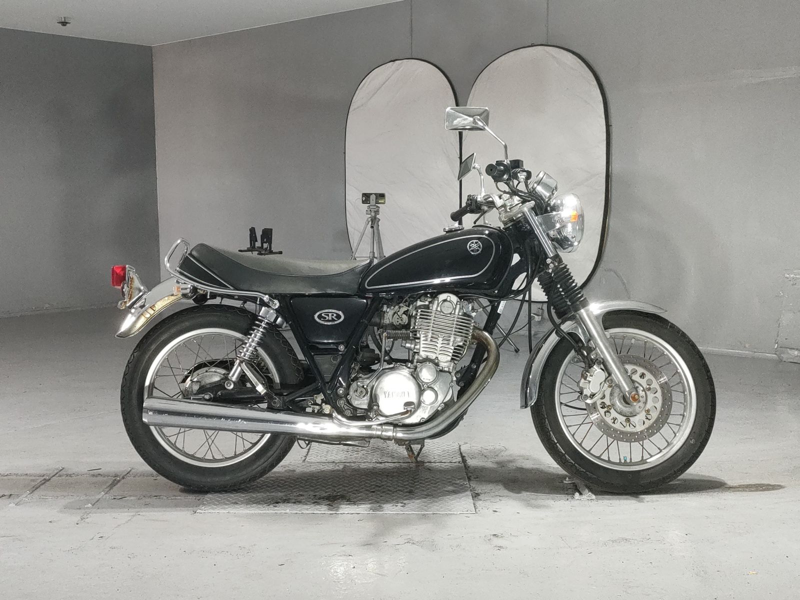 Yamaha SR400-1
