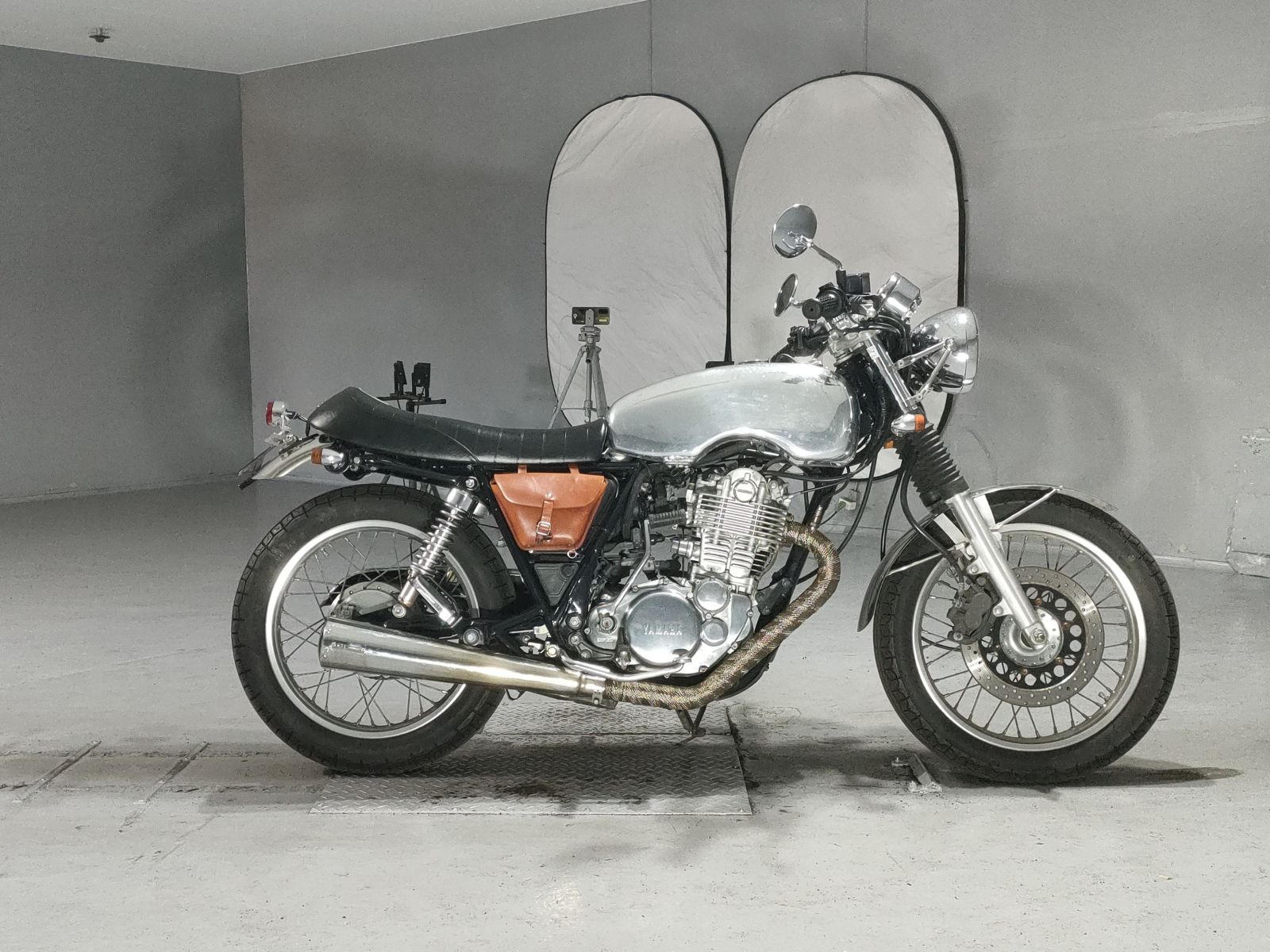 Yamaha SR400-1