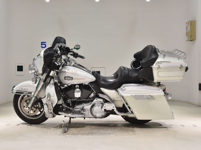 Harley-Davidson HARLEY FLHTCU1580