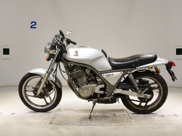 Yamaha SRX400-1