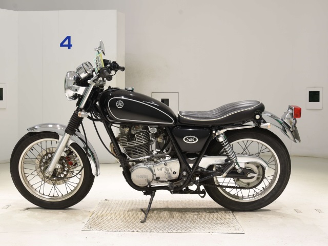 Yamaha SR400-3