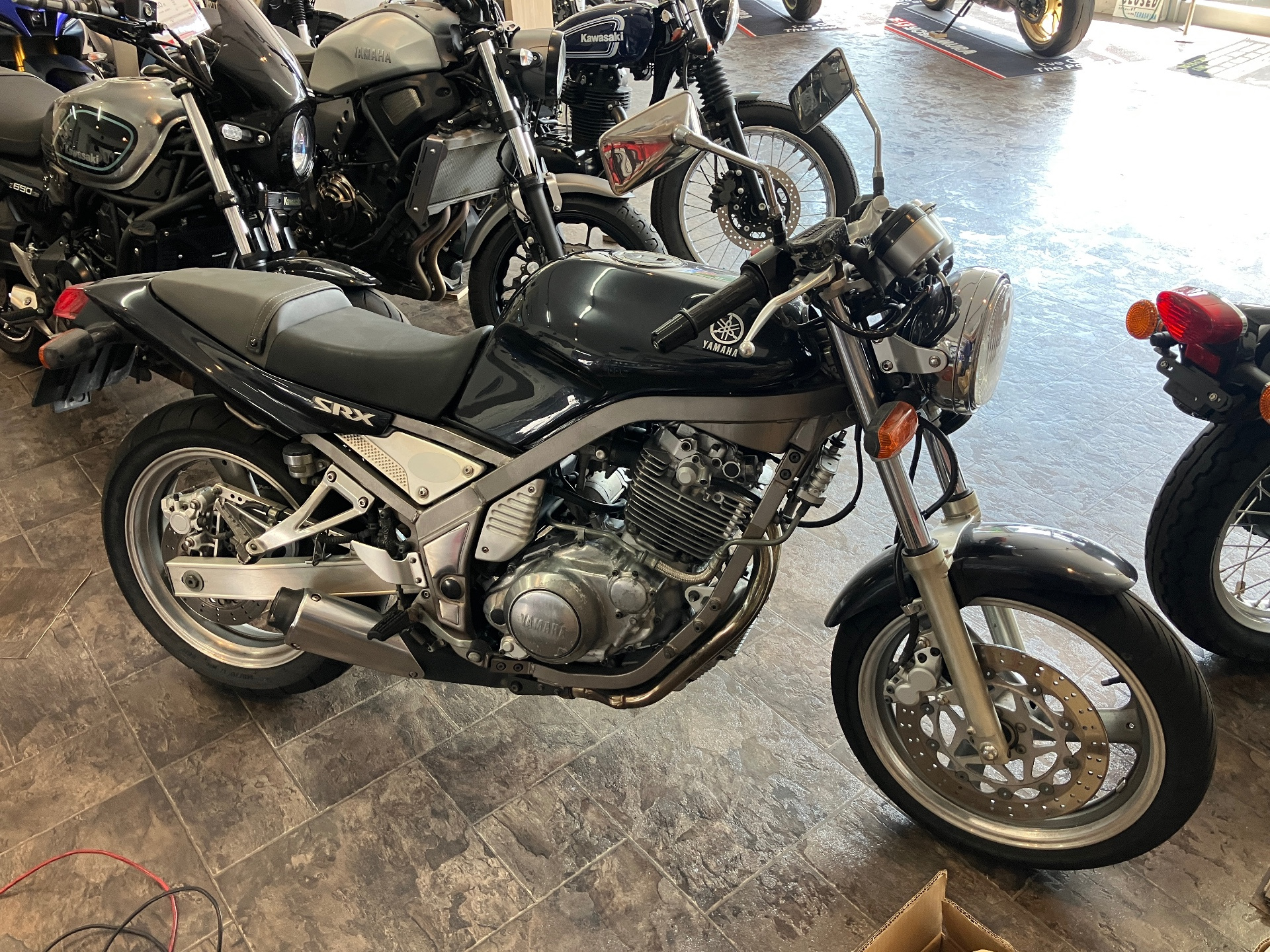 Yamaha SRX400-1