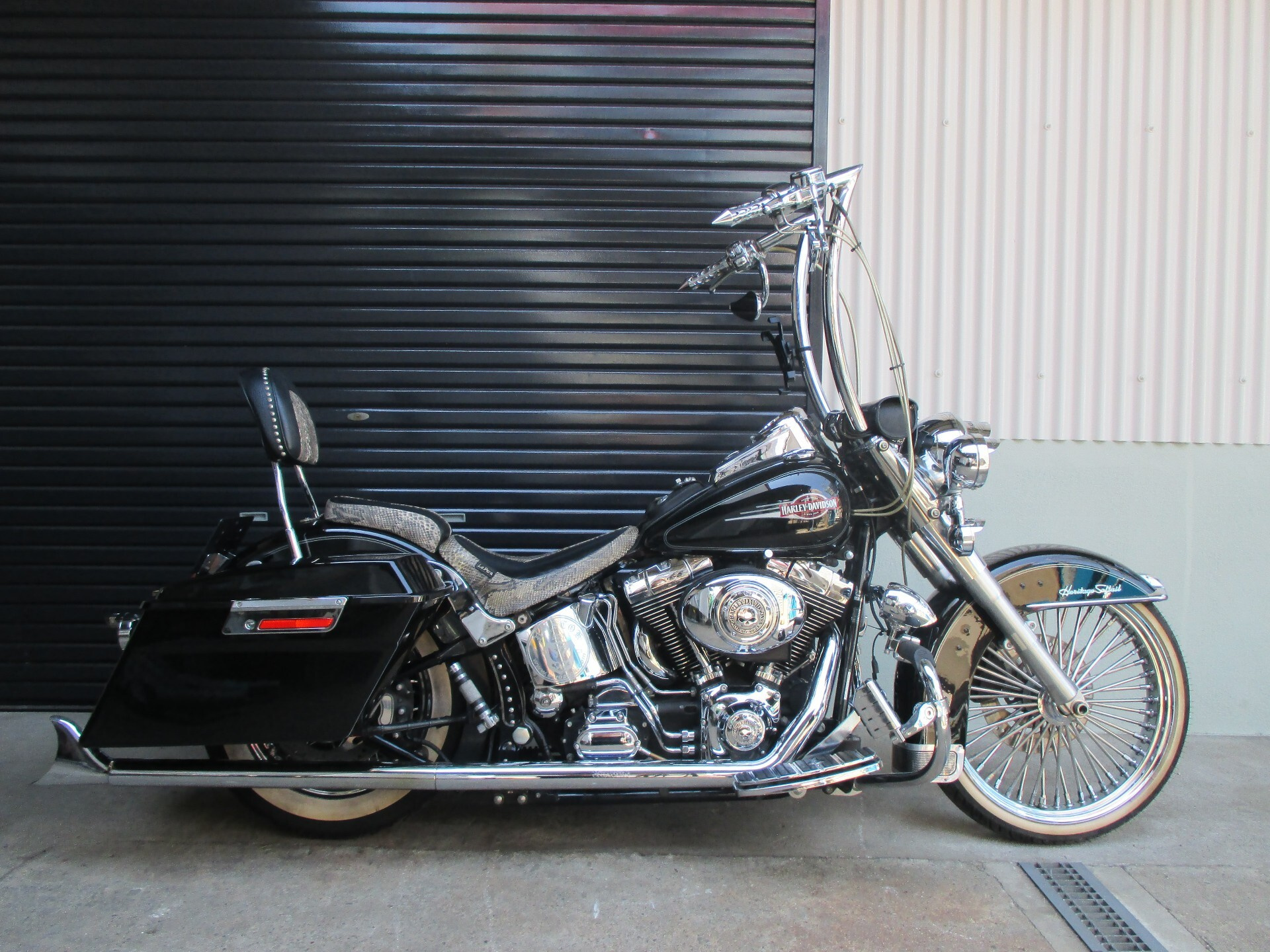 Harley-Davidson HARLEY FLSTC
