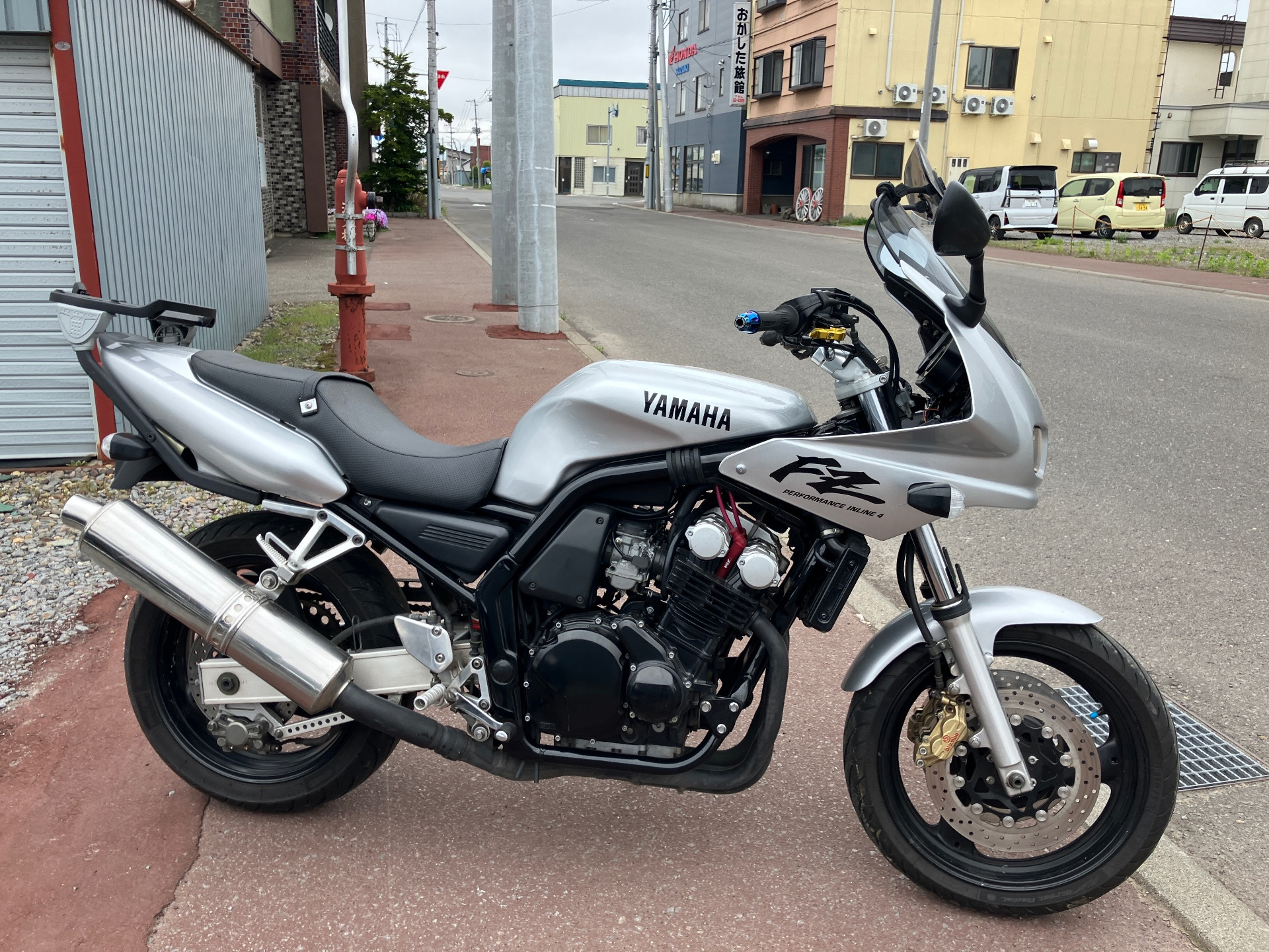Yamaha FZ400
