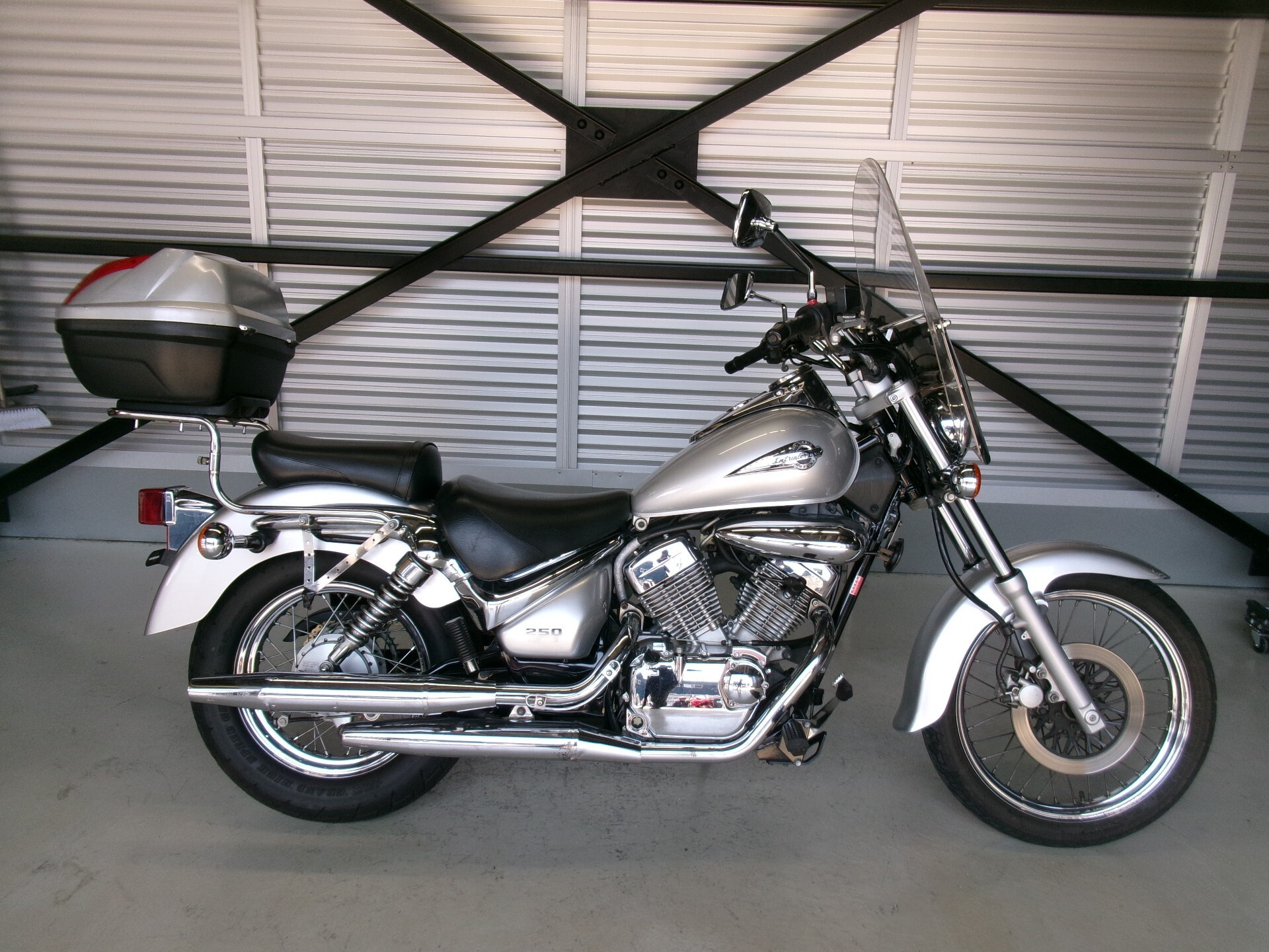 Suzuki INTRUDER 250