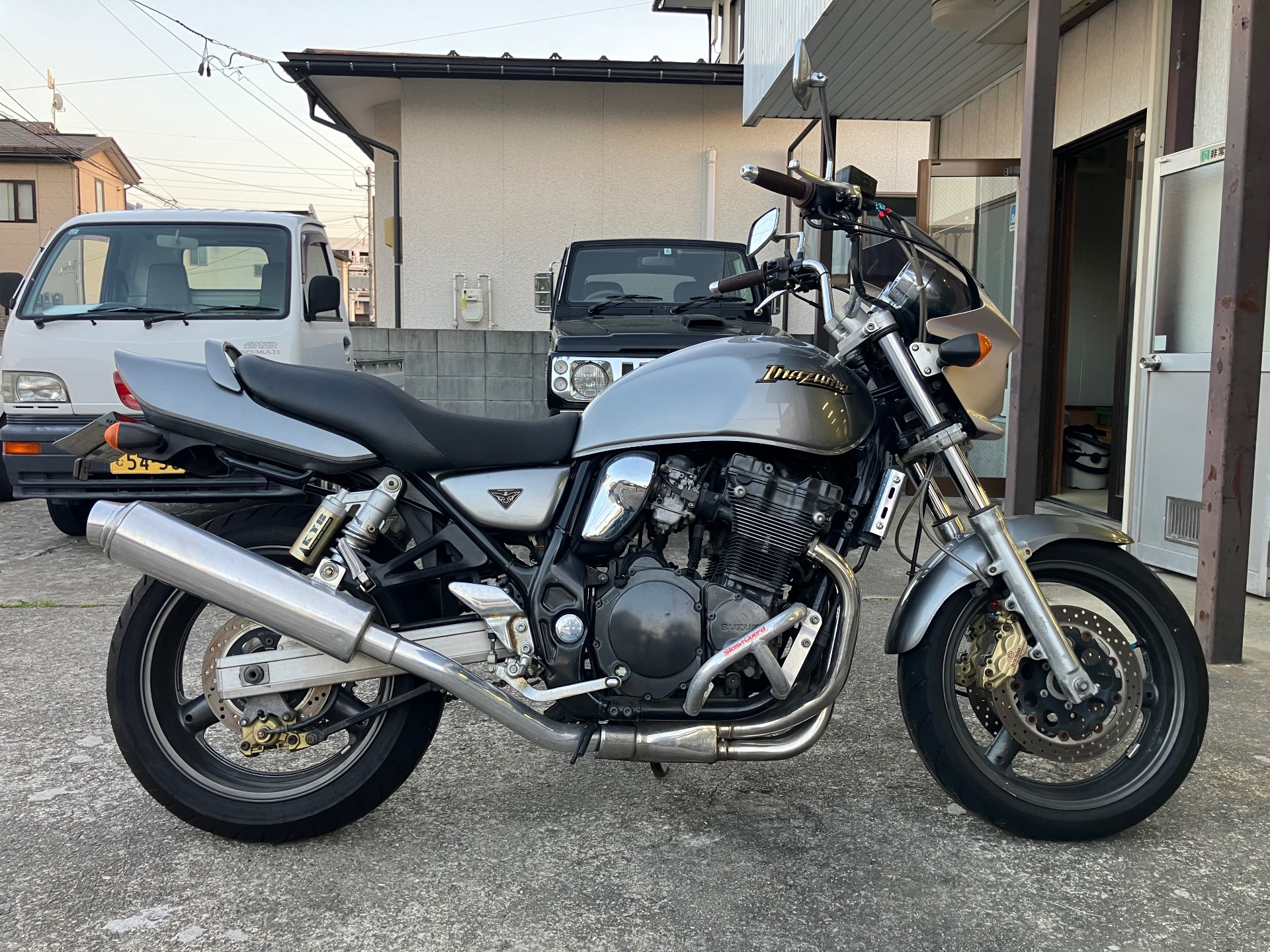 Suzuki INAZUMA 400