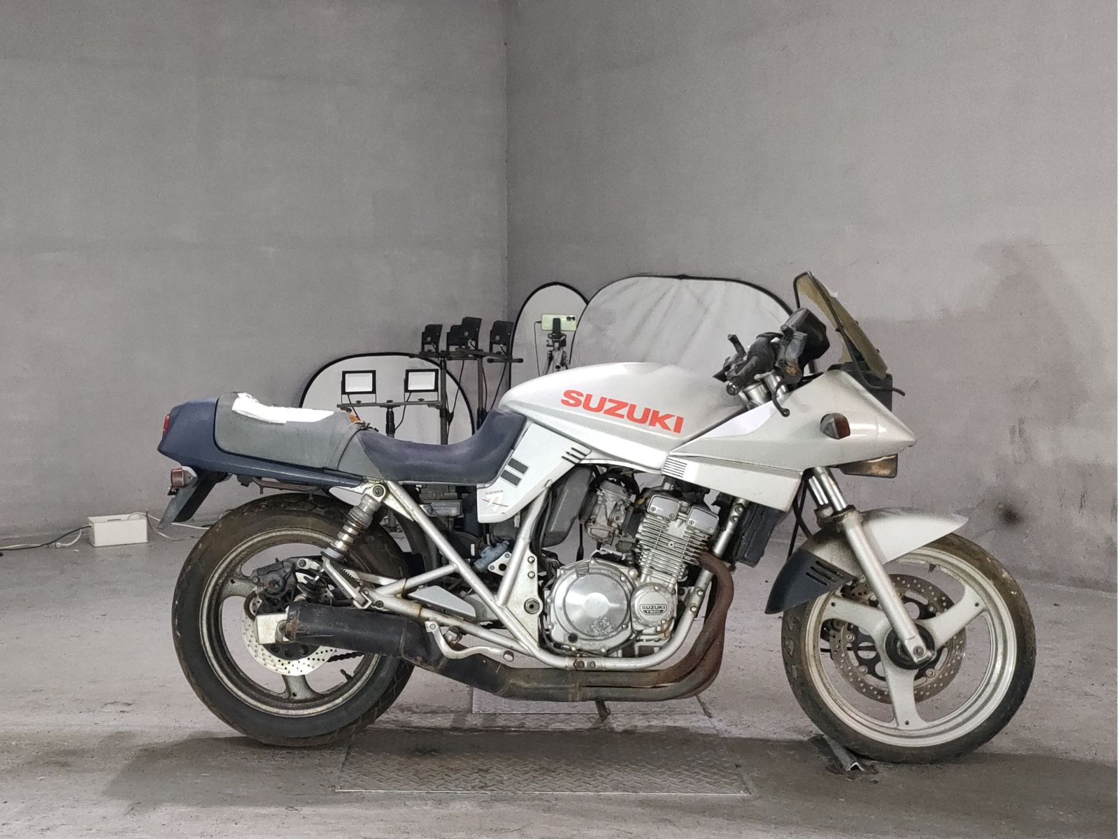 Suzuki GSX250 KATANA