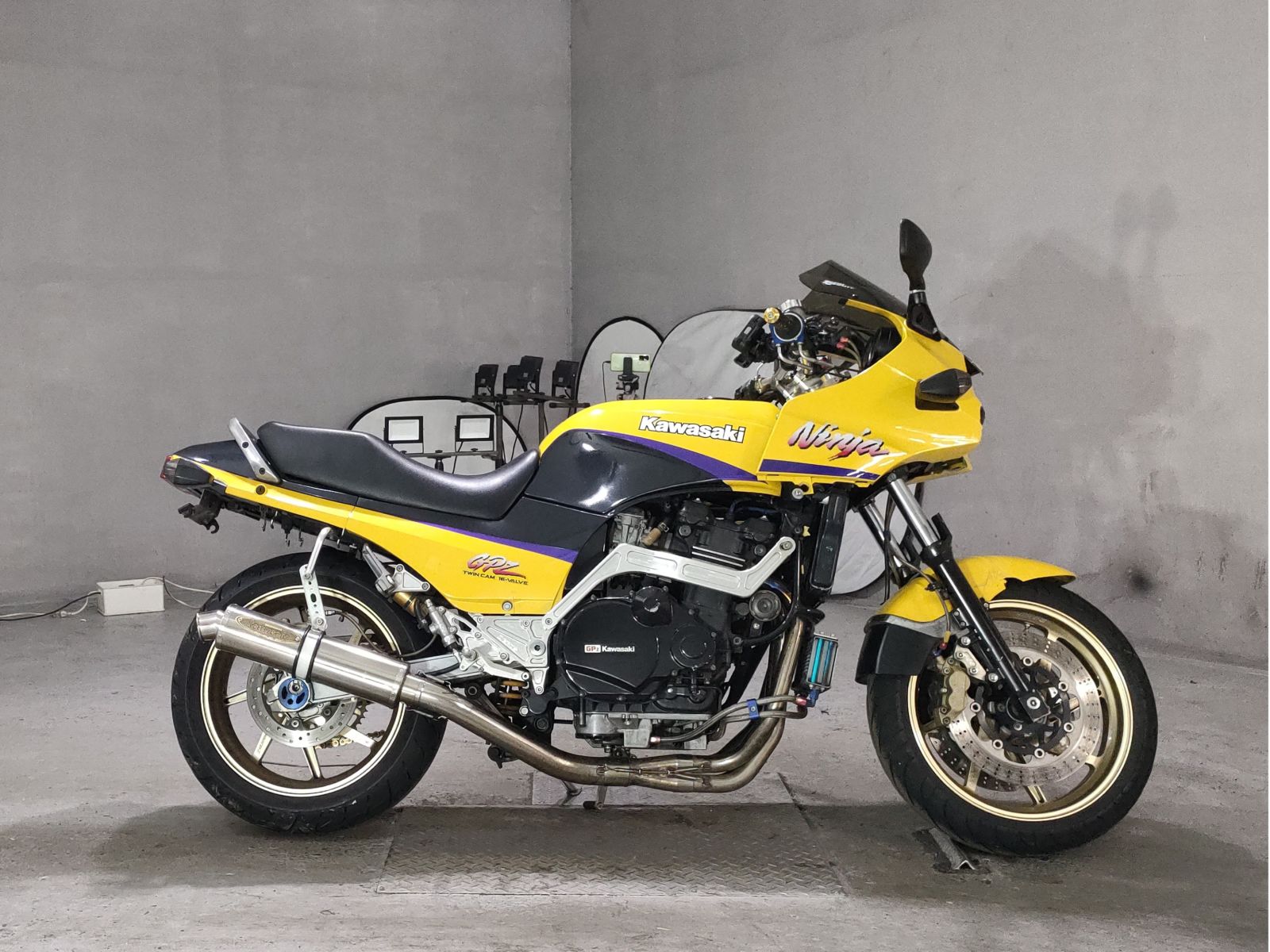 Kawasaki GPZ900R