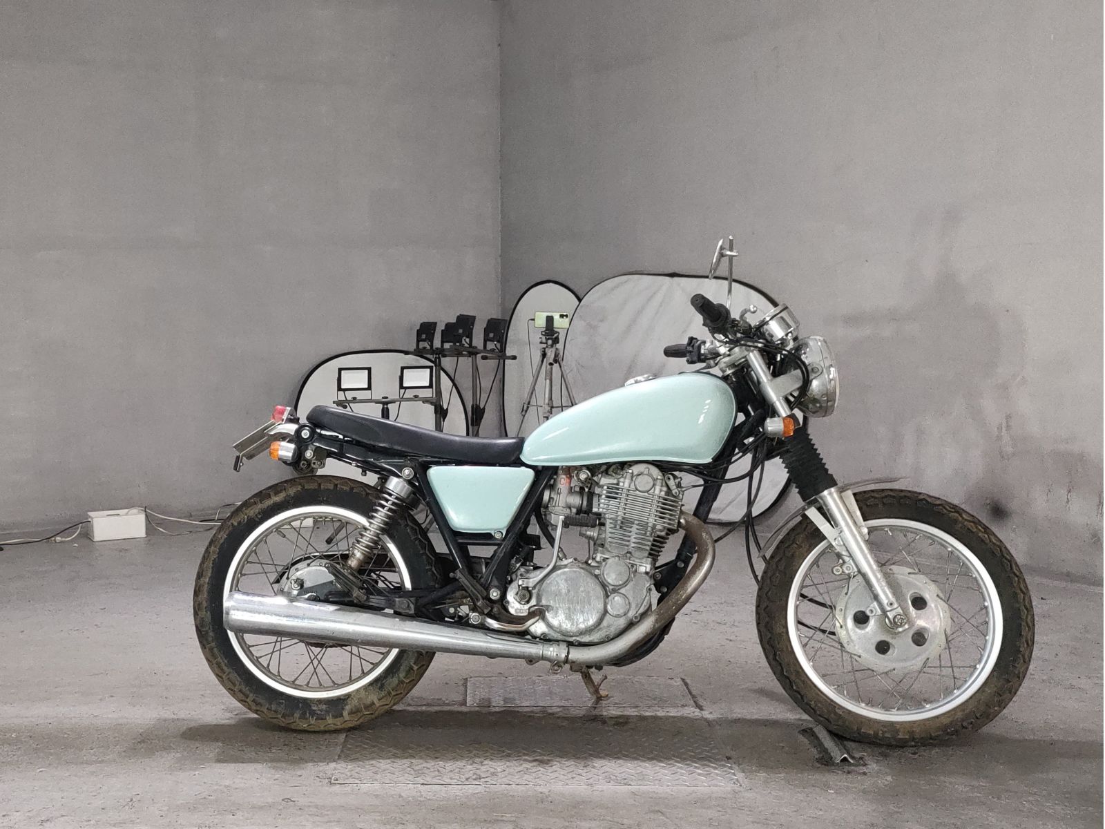 Yamaha SR400-1