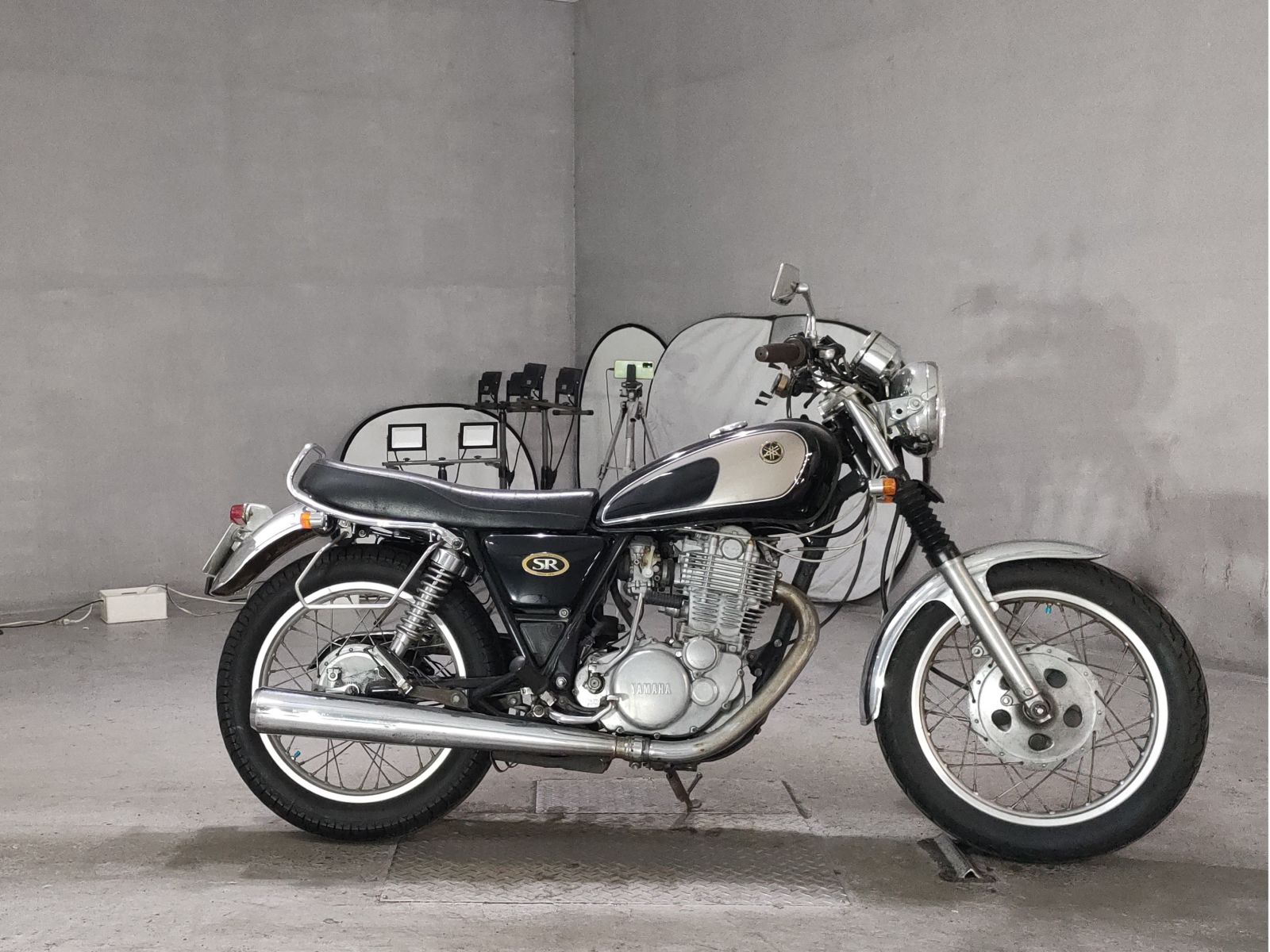 Yamaha SR400-1
