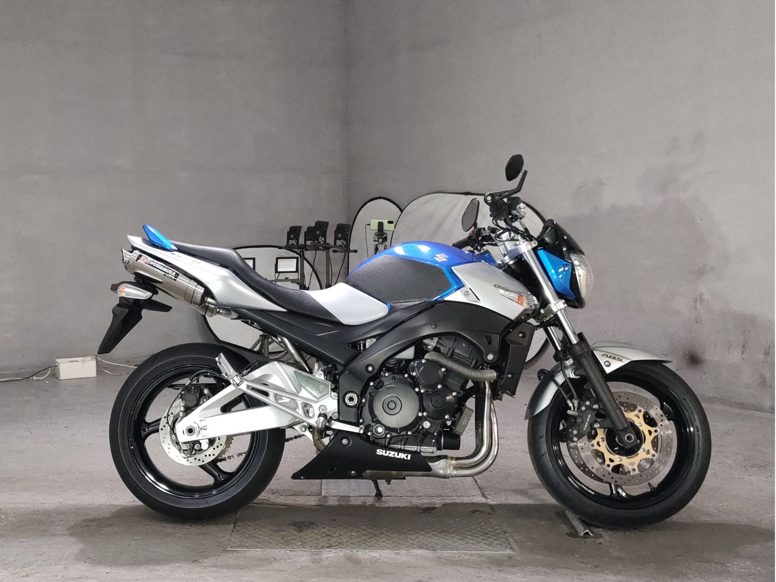 Suzuki GSR400