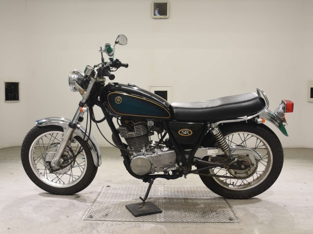 Yamaha SR400-2