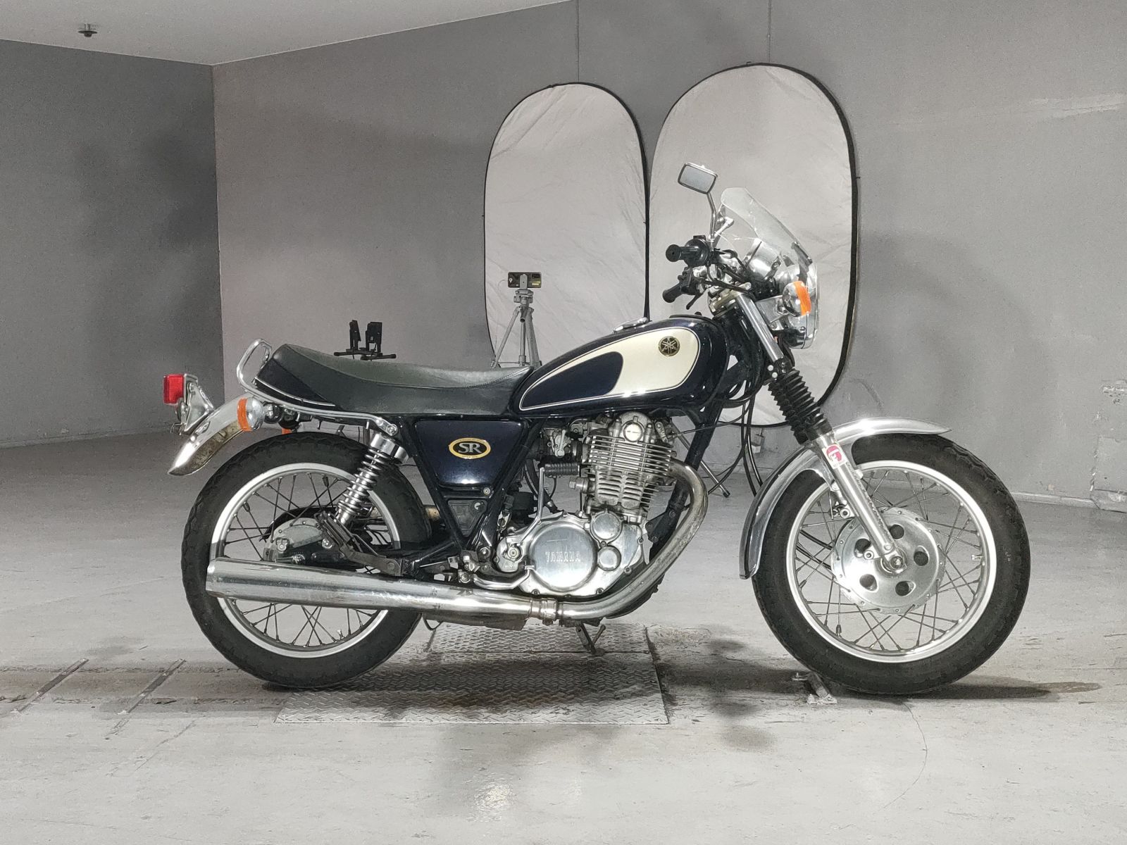 Yamaha SR400-1