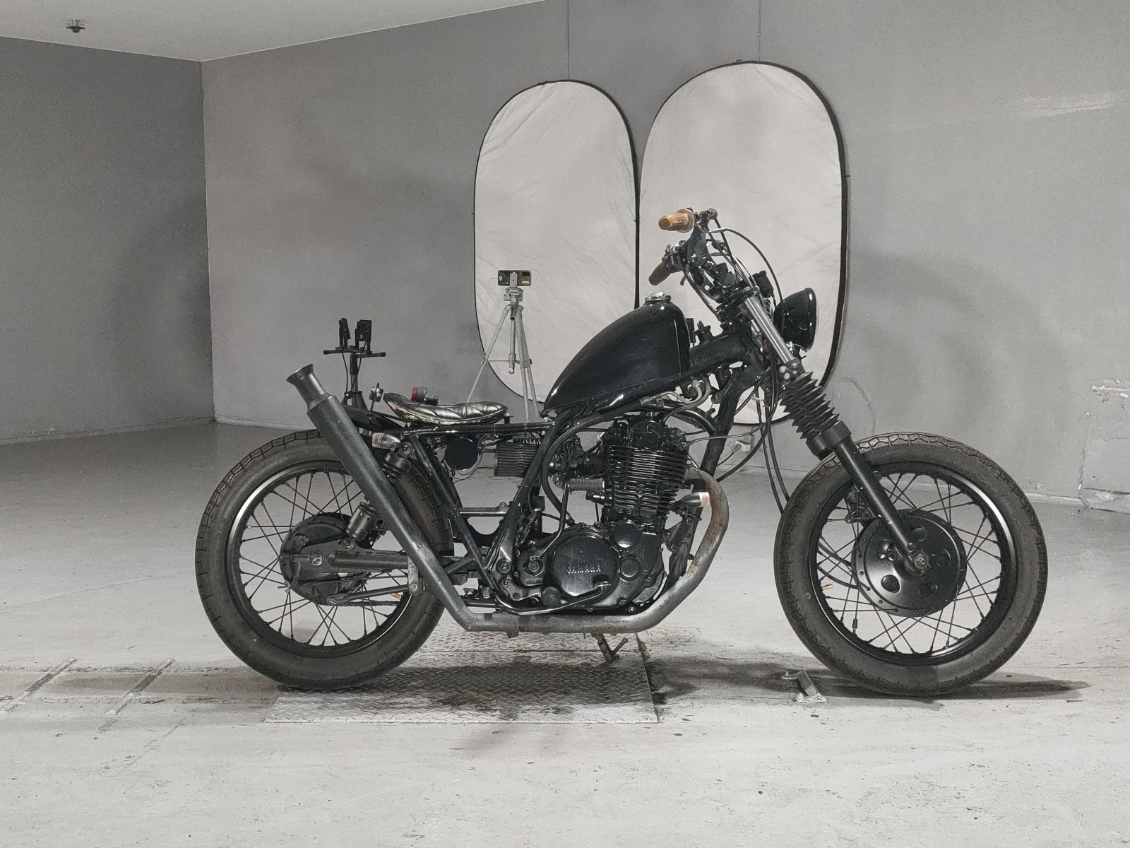Yamaha SR400-1