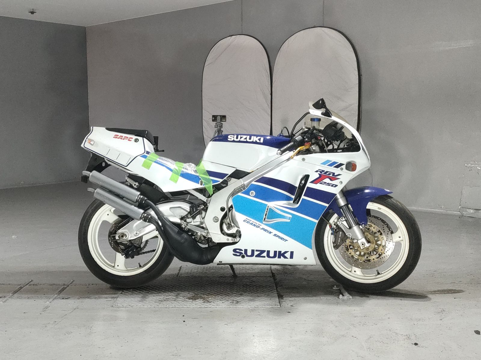 Suzuki RGV250