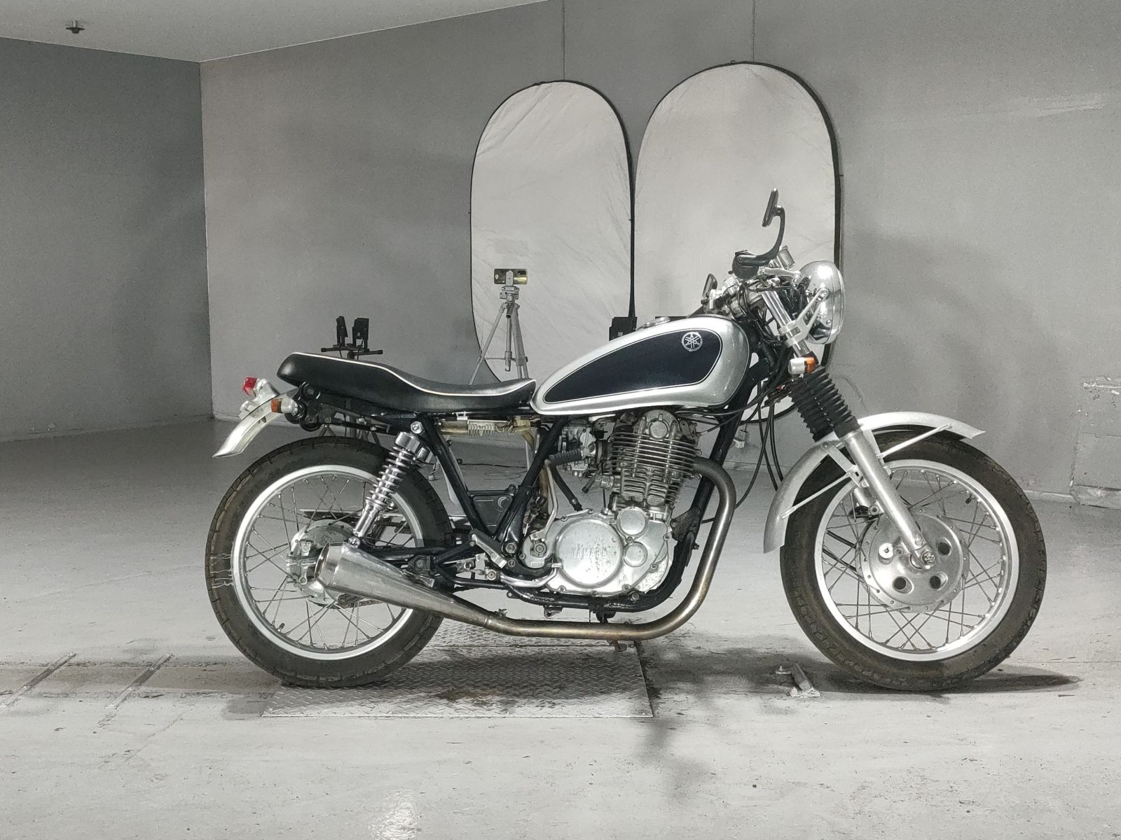 Yamaha SR400-1