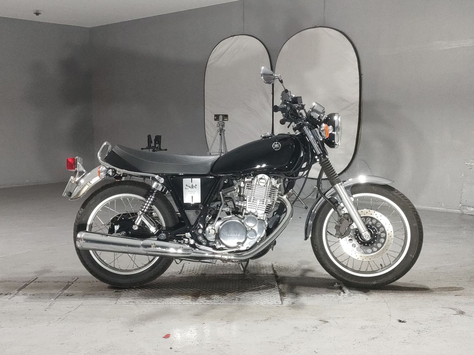 Yamaha SR400-1