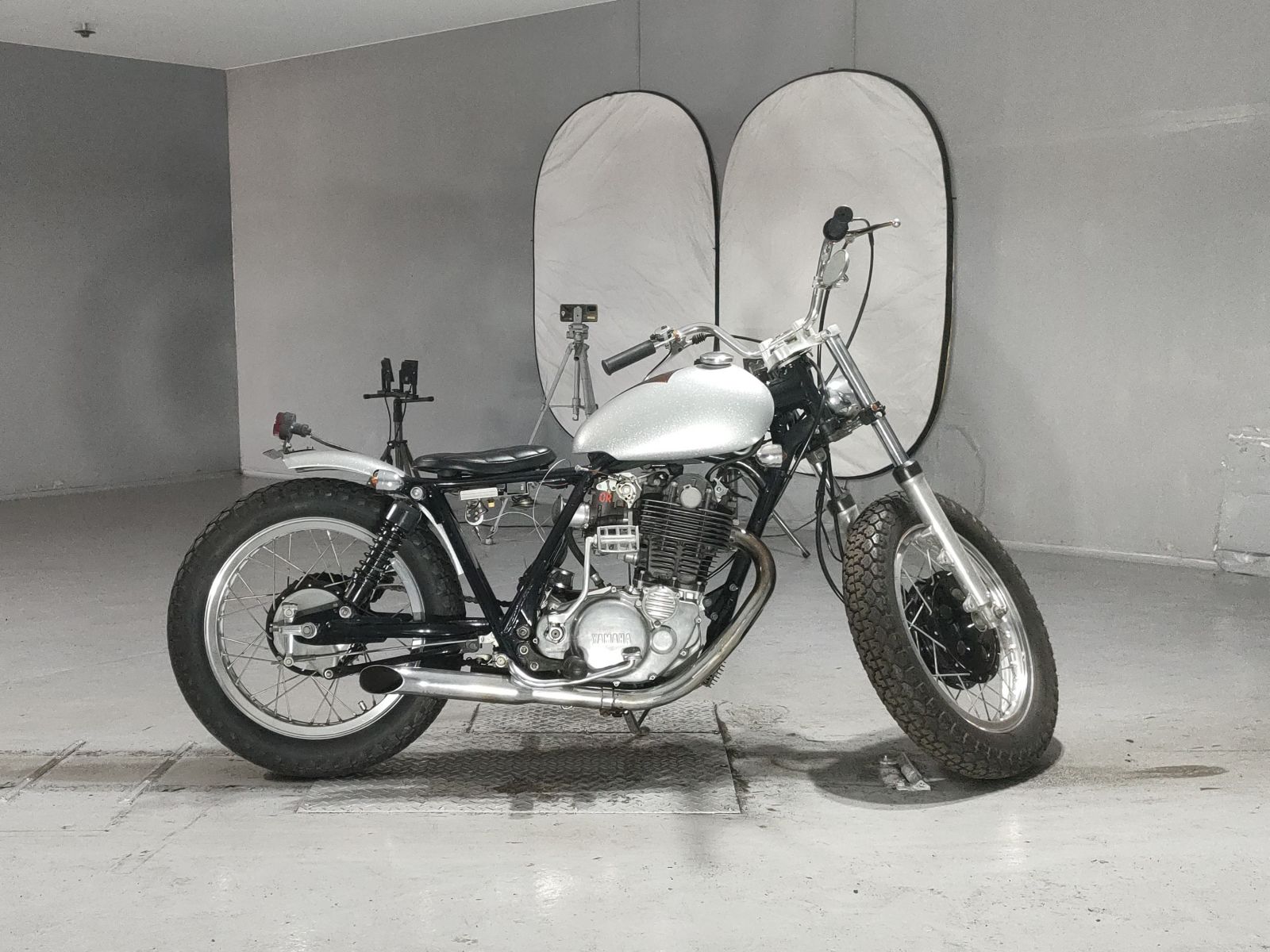 Yamaha SR400-1