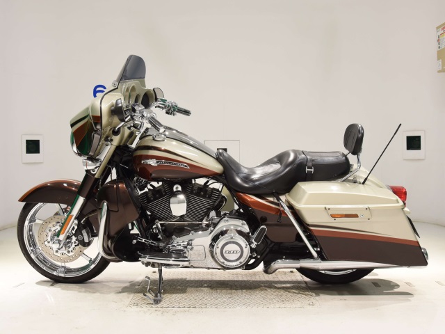 Harley-Davidson HARLEY FLHXSE1800CVO