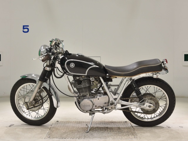 Yamaha SR400-2