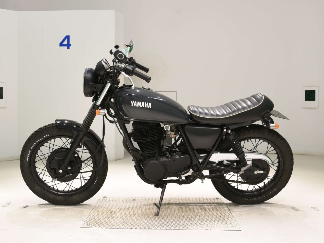 Yamaha SR400-2
