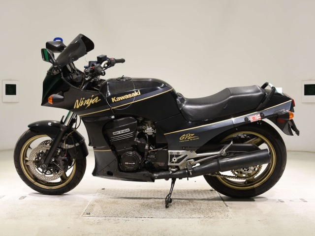 Kawasaki GPZ900R
