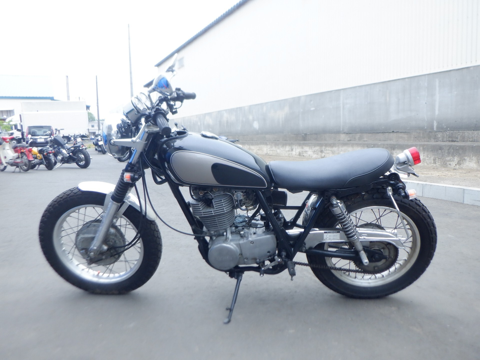 Yamaha SR400-1
