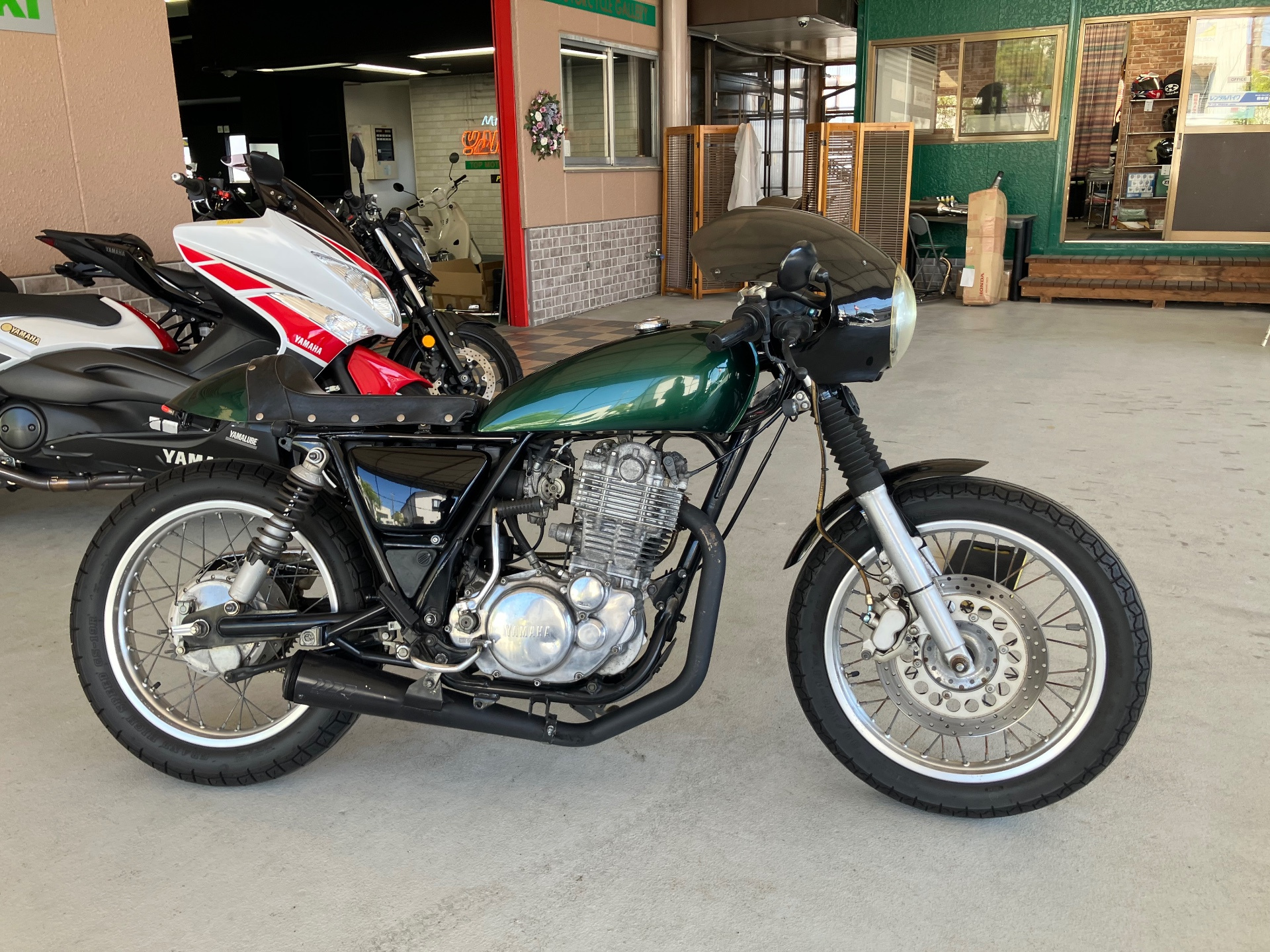 Yamaha SR400-1