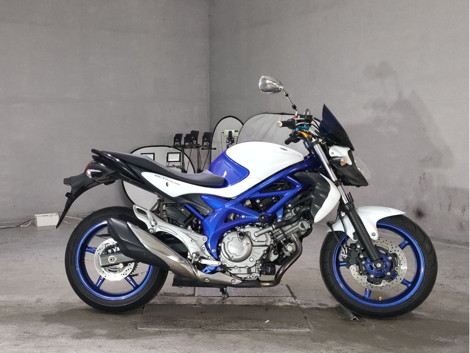 Suzuki GLADIUS400