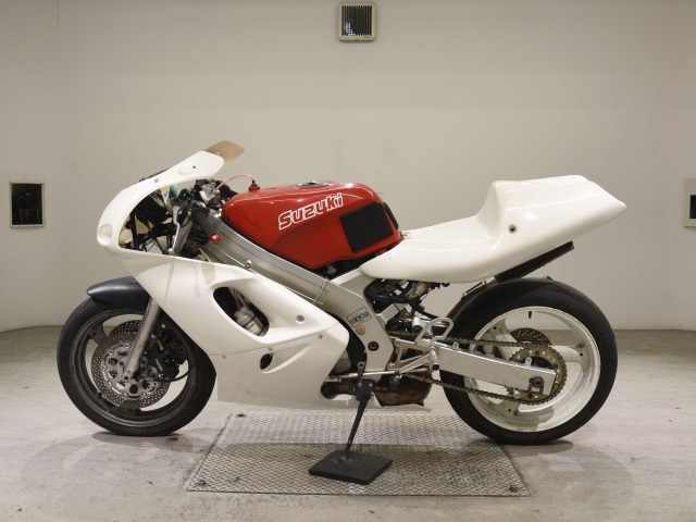 Suzuki RGV250