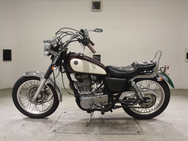 Yamaha SR400-3