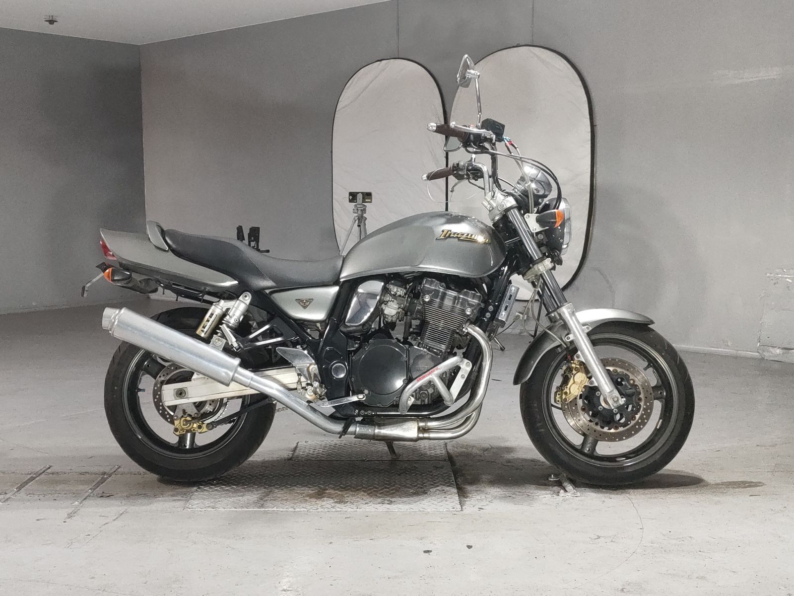 Suzuki INAZUMA 400