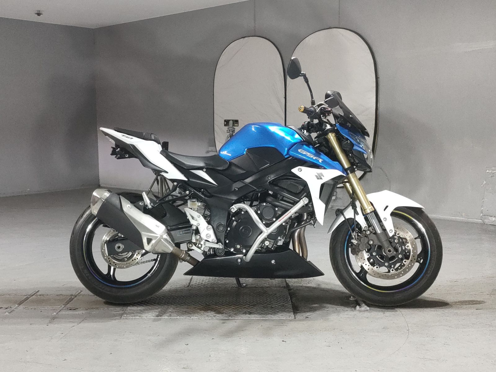 Suzuki GSR750
