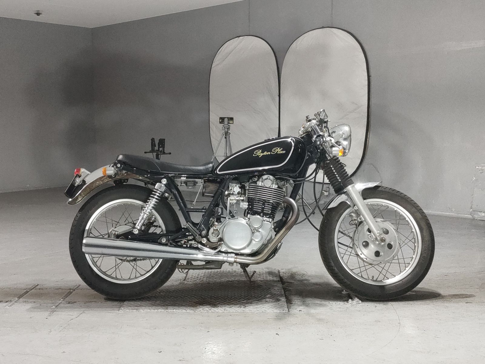 Yamaha SR400-1