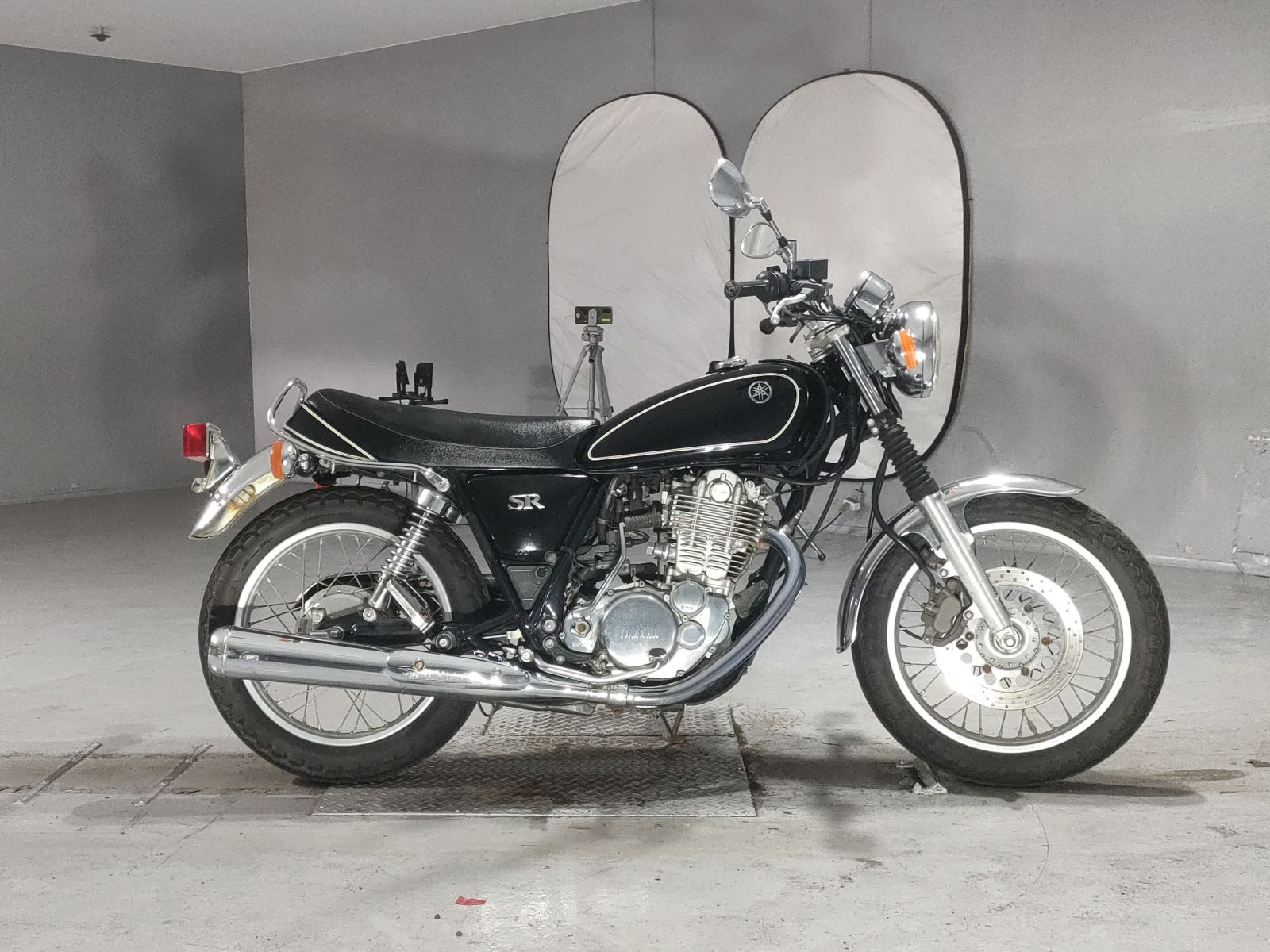 Yamaha SR400-1