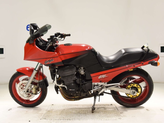 Kawasaki GPZ900R