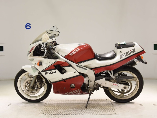 Yamaha FZR250R-2