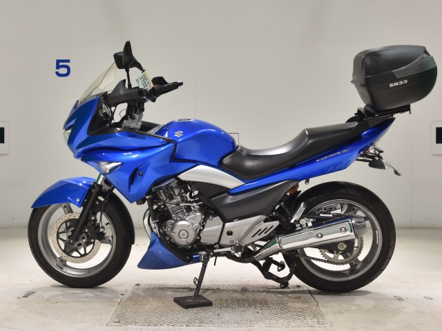 Suzuki GSR250S