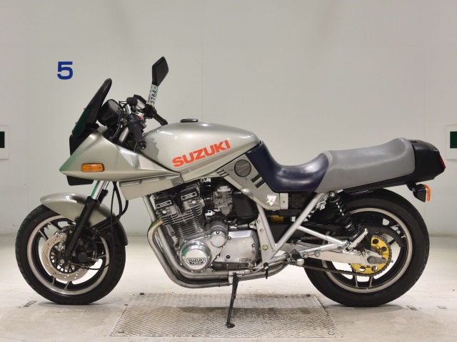 Suzuki GSX750S KATANA