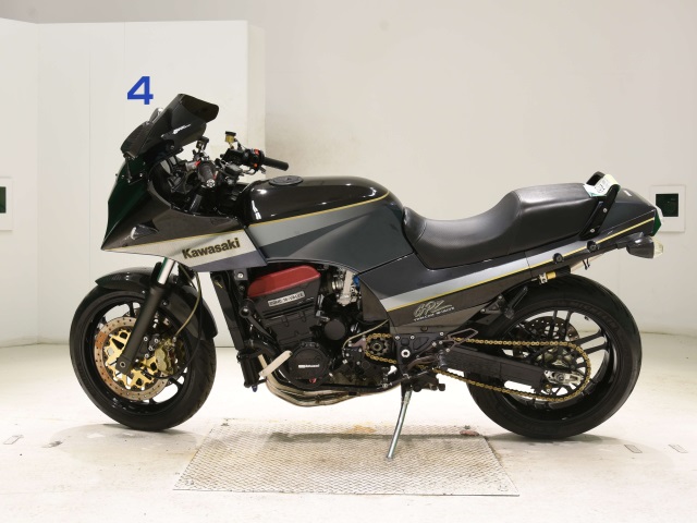 Kawasaki GPZ900R