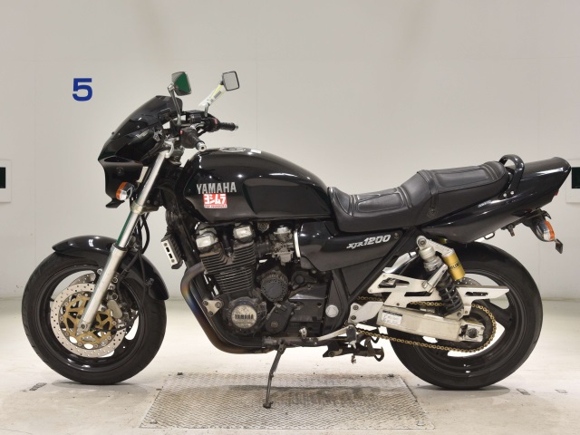 Yamaha XJR1200