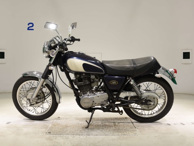 Yamaha SR400-2