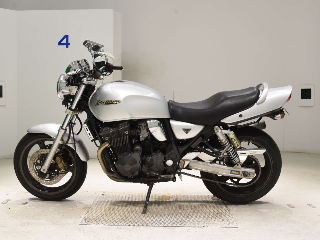 Suzuki INAZUMA 400