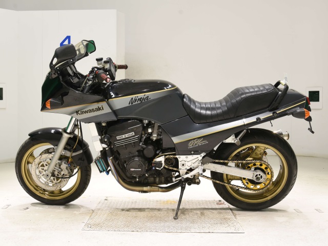 Kawasaki GPZ900R