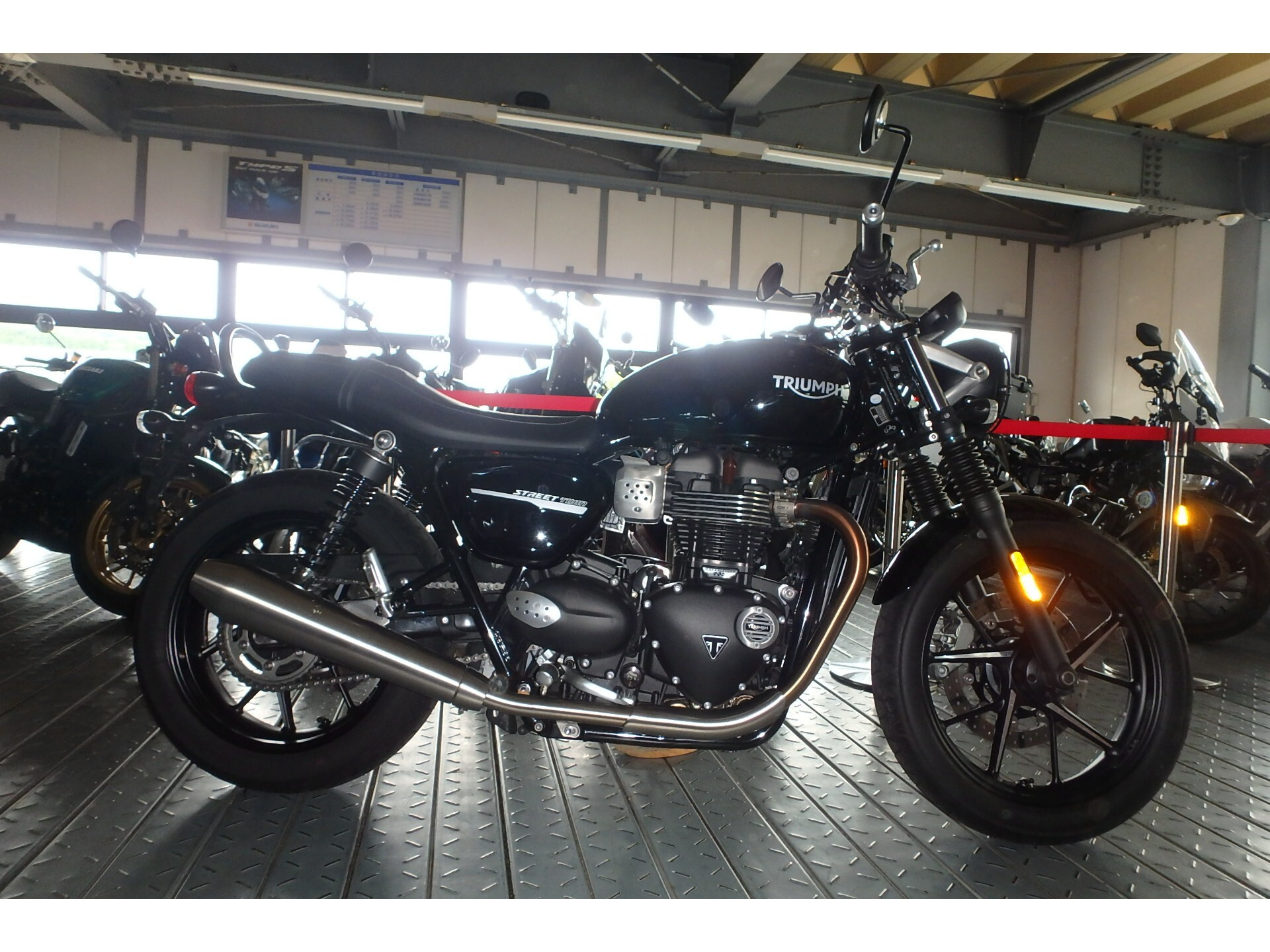 OTHER TRIUMPH STREET TWIN