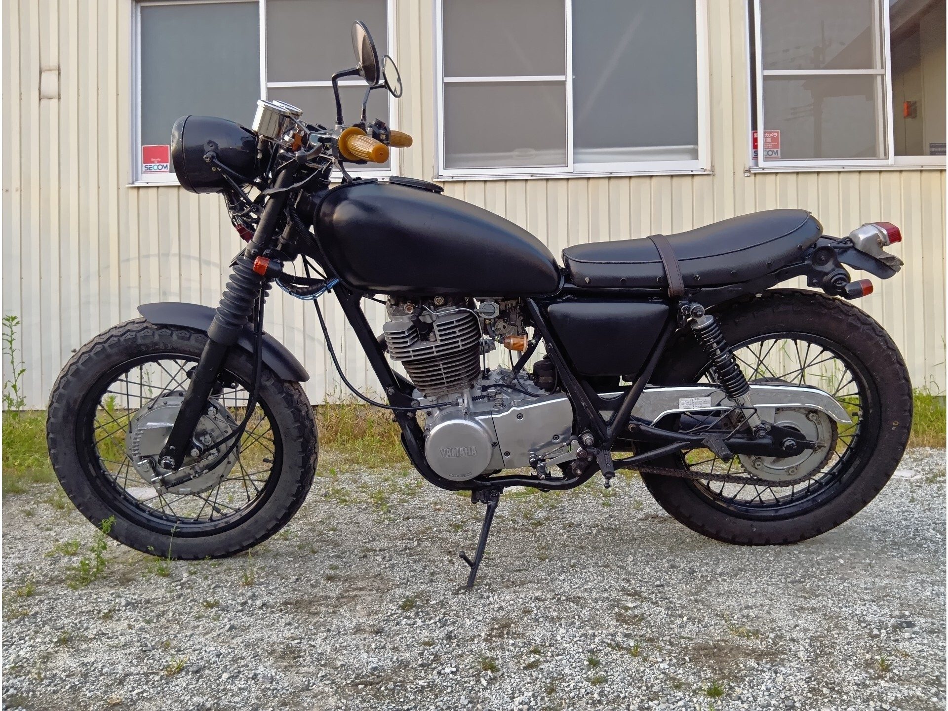 Yamaha SR400-1