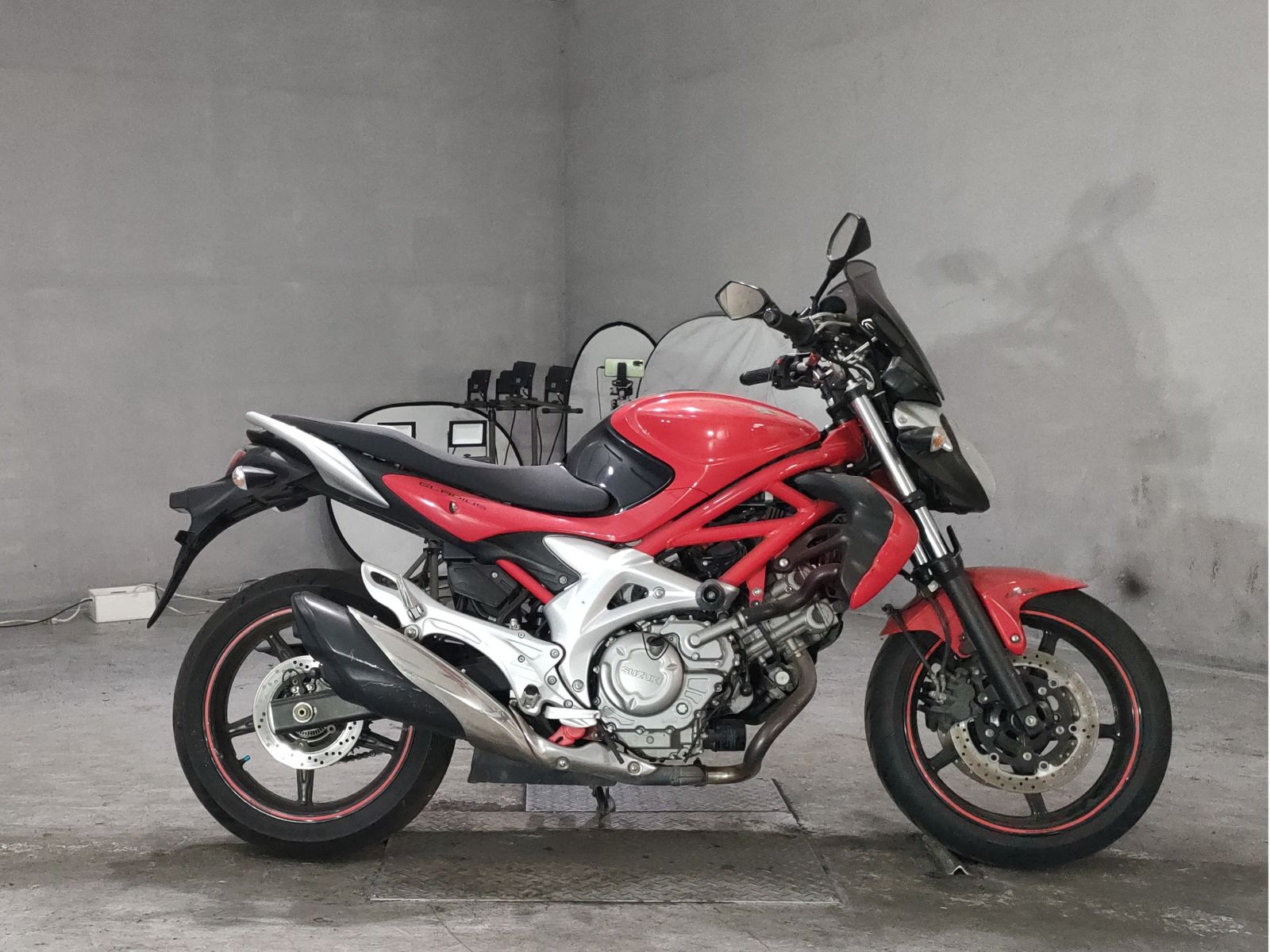 Suzuki GLADIUS400