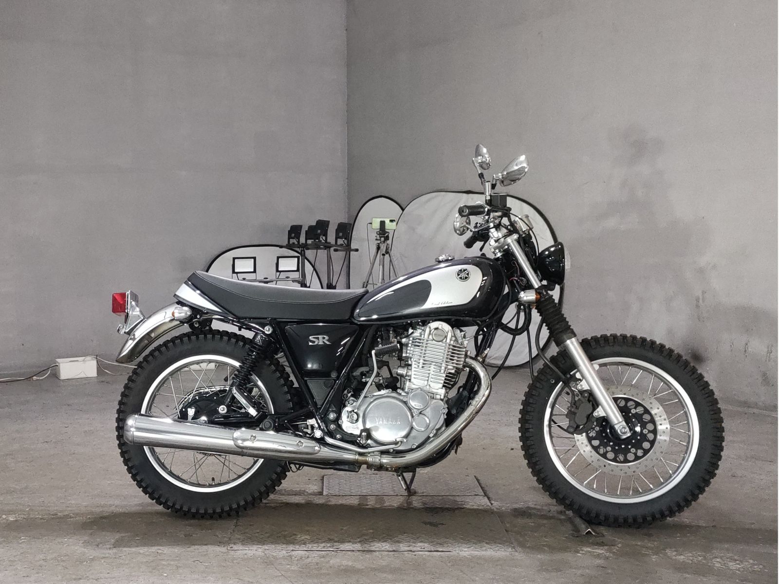 Yamaha SR400-1